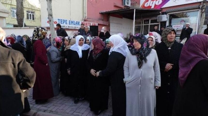 G&ouml;lbaşı İl&ccedil;esinde Umreciler Dualarla Uğurlandı