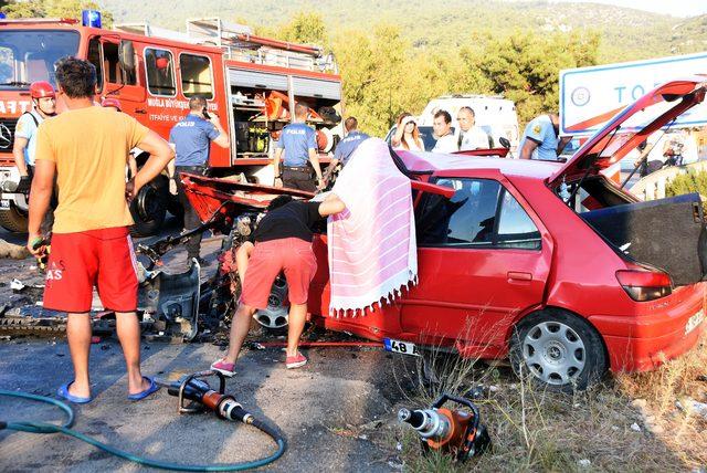 Bodrum'da iki otomobil kafa kafaya çarpıştı: 1 ölü, 3 yaralı