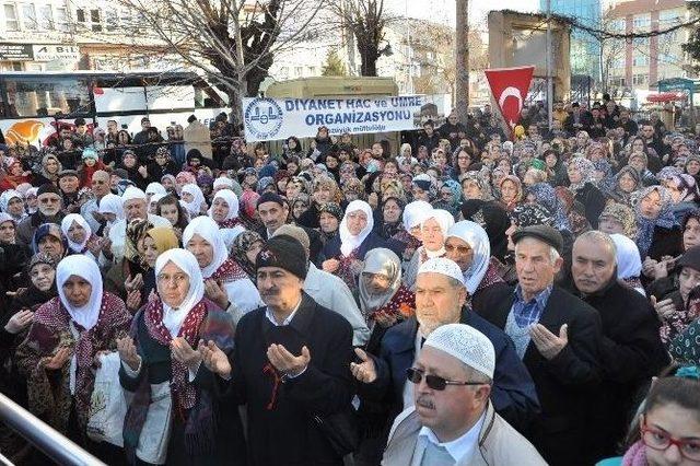 Bozüyük’te Umre Yolcuları Dualarla Uğurlandı