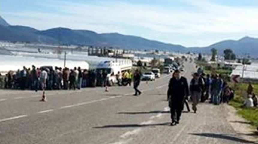 Antalya'da Motosikletin &Ccedil;arptığı Manav &Ouml;ld&uuml;