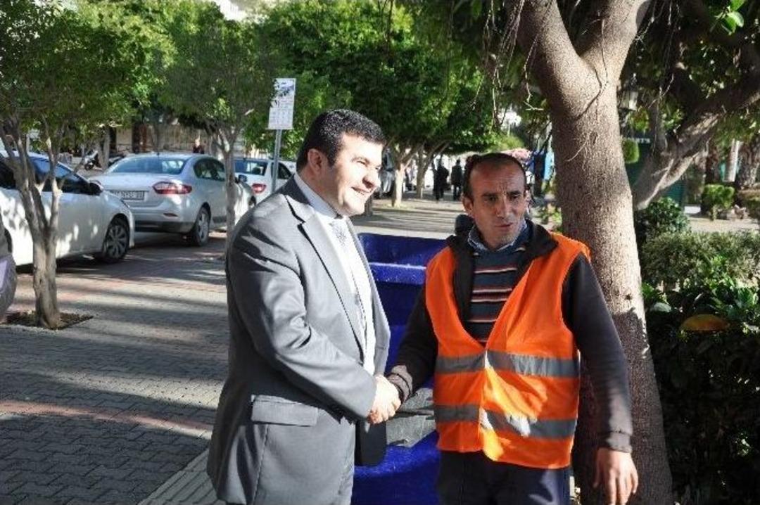 Kaymakam Tanrıseven, Vatandaşlar Ve Turistlerle Sohbet Ederek Sorunlarını Dinledi