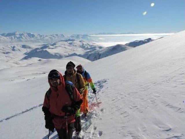 Dağcılardan Yüksekova'daki Kandil Dağı'na Ilk Tırmanış