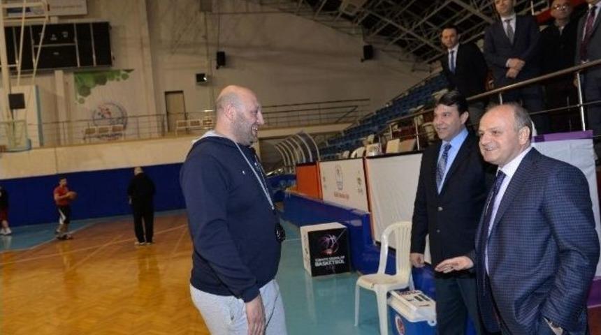 Vali &Ccedil;akacak, Spor İl M&uuml;d&uuml;rl&uuml;ğ&uuml;&rsquo;n&uuml; Ziyaret Etti