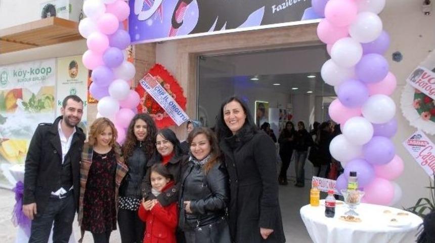 Kentin İlk "&ccedil;ocuk Kuaf&ouml;r&uuml;"n&uuml; A&ccedil;tı