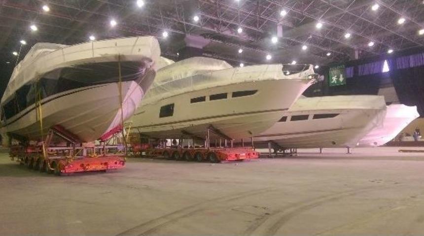 (&ouml;zel Haber) L&uuml;ks Yatlar Fuar Alanına B&ouml;yle Getirildi