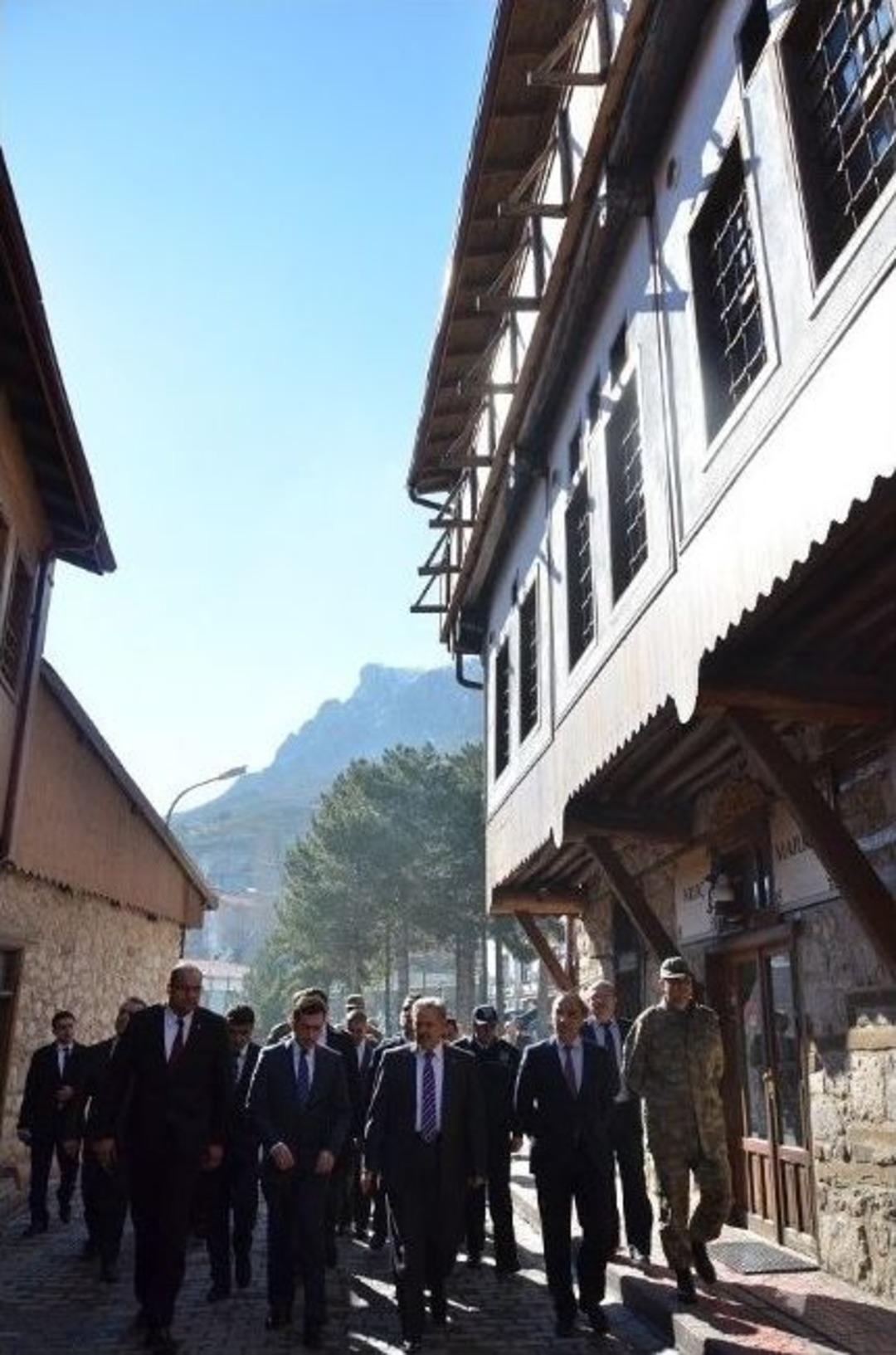 Vali Kahraman&rsquo;dan Kemaliye İl&ccedil;esine Ziyaret