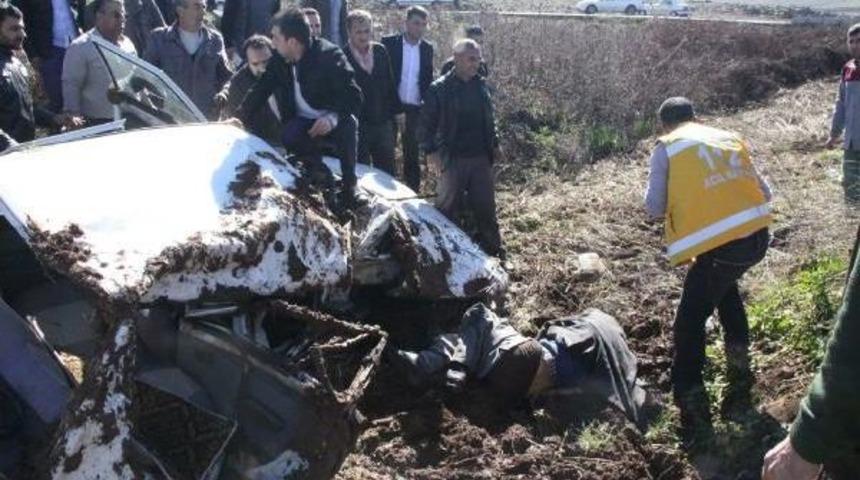 Siverek'te Kaza: 2 &Ouml;l&uuml;, 6 Yaralı