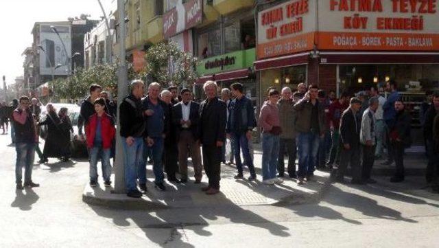 Otomobilden Yola Atılan Çanta Polisi Alarma Geçirdi