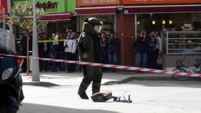 Otomobilden Yola Atılan Çanta Polisi Alarma Geçirdi