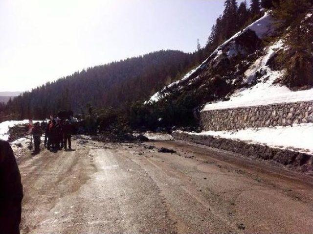 Kastamonu-Ankara Yolunda Heyelan