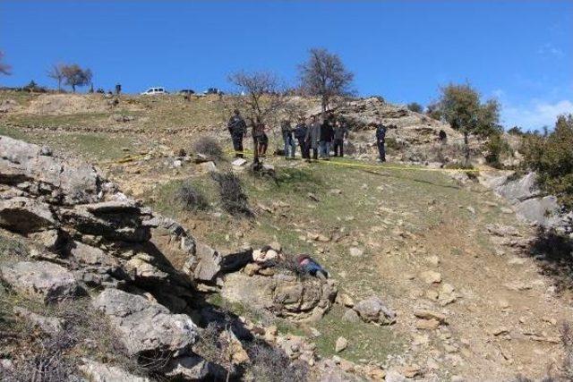 Baba- Oğulu Öldürüp Polise Teslim Oldu