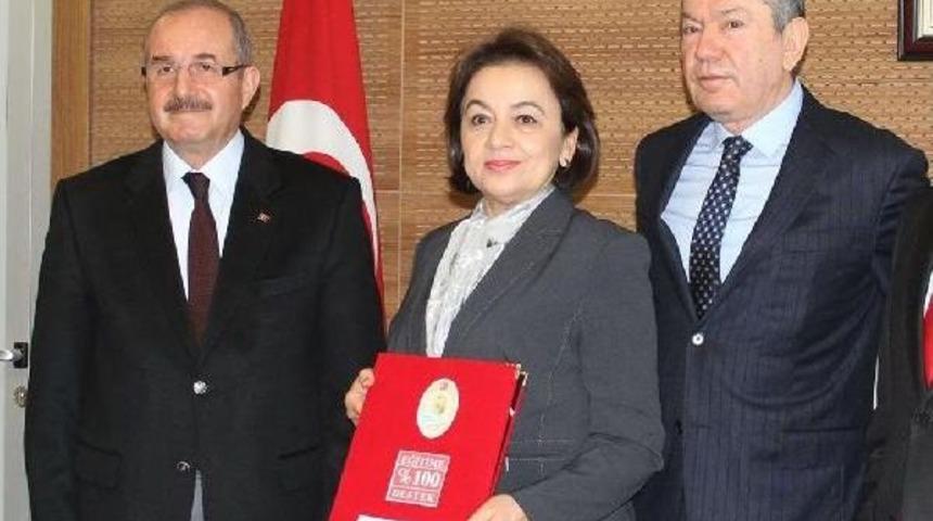 Validen 82 Yılık Okulun Isim Hakkının Satılmasına Savunma