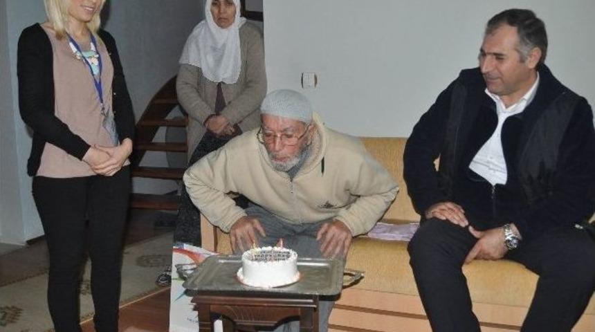 Engellilere Doğum G&uuml;n&uuml; S&uuml;rprizi