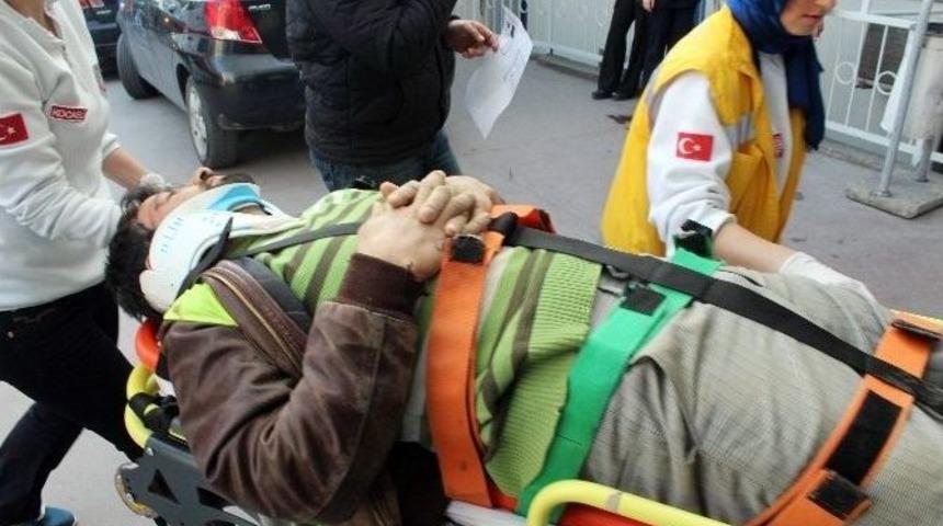 İnşaattan D&uuml;şen İş&ccedil;iyi Bareti Kurtardı