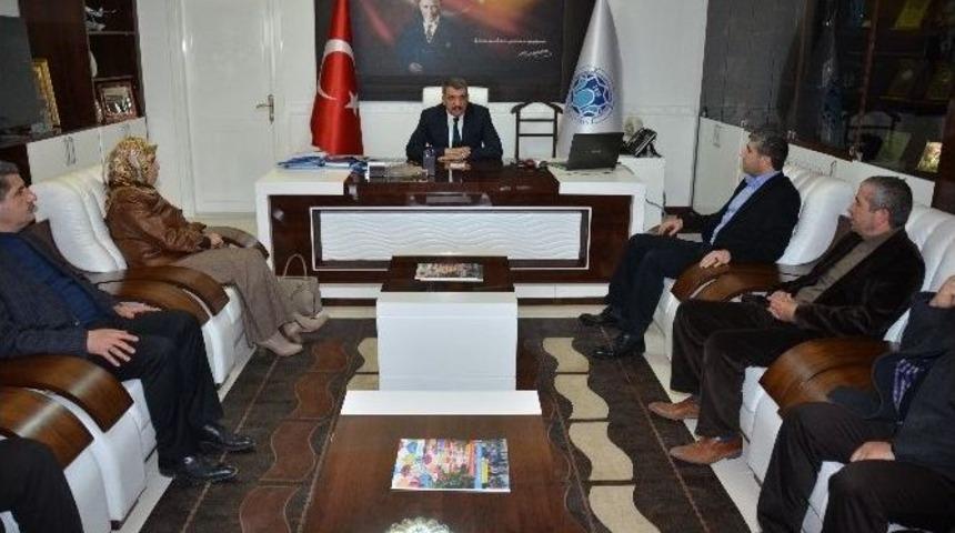 Ak Parti Yeşilyurt İl&ccedil;e Y&ouml;netimi, Başkan G&uuml;rkan&rsquo;ı Ziyaret Etti