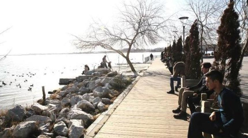 Kış G&uuml;neşinde Mogan'a Koştular