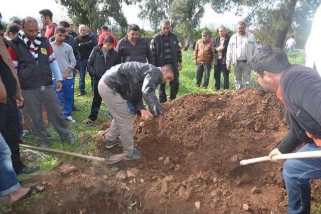 Su Dolu Çukura Düşüp Ölen Minik Metin Gözyaşları Içinde Toprağa Verildi