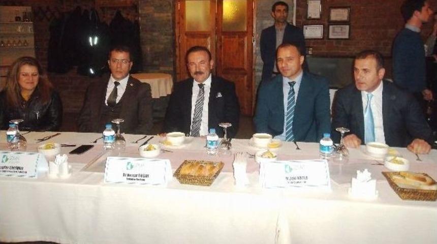 İzmit Belediyesi, Spor Temsilcileriyle Bir Araya Geldi