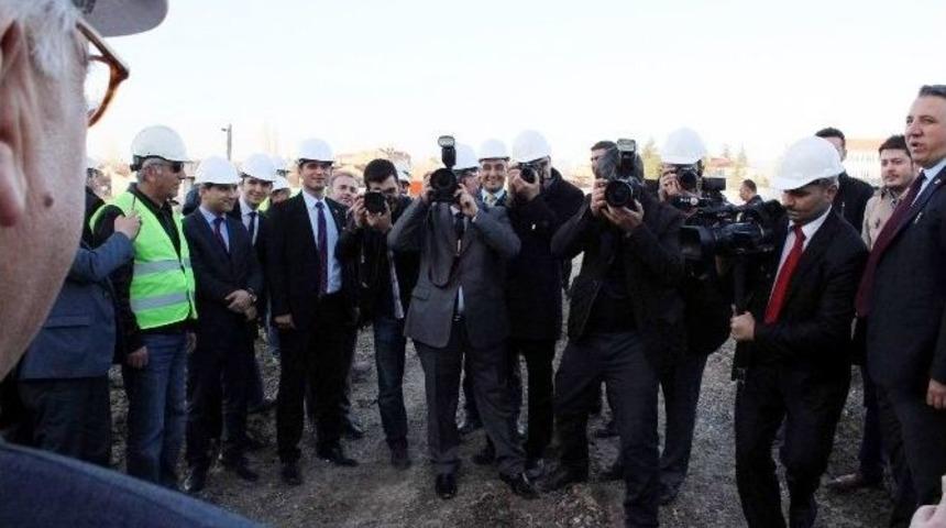 Deklanş&ouml;re Bu Kez Vali Eli Değdi