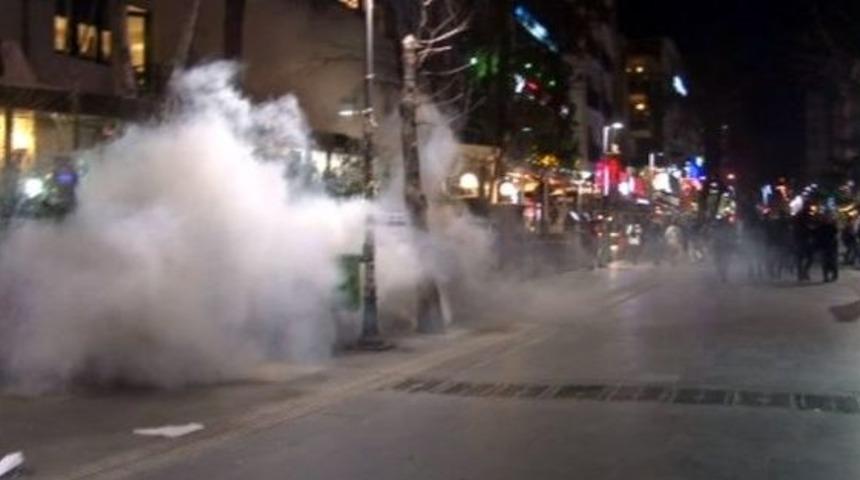 Havai Fişekli Eyleme Gazlı M&uuml;dahale