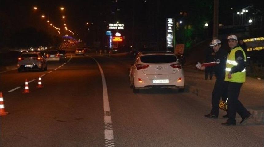 Otomobilin &Ccedil;arptığı Yaşlı Kadın &Ouml;ld&uuml;