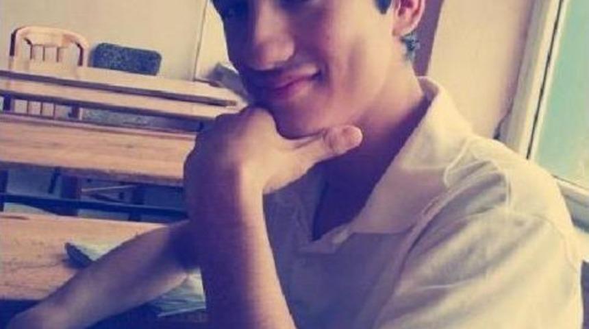 18 Yaşındaki Gen&ccedil; Evlerinde Intihar Etti