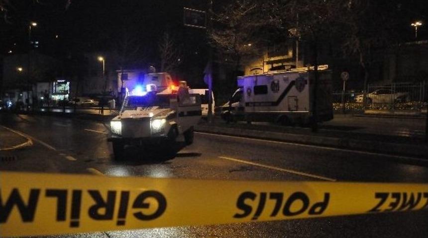 Ak Parti &Ouml;n&uuml;ndeki Polis Noktasına Silahlı Saldırı