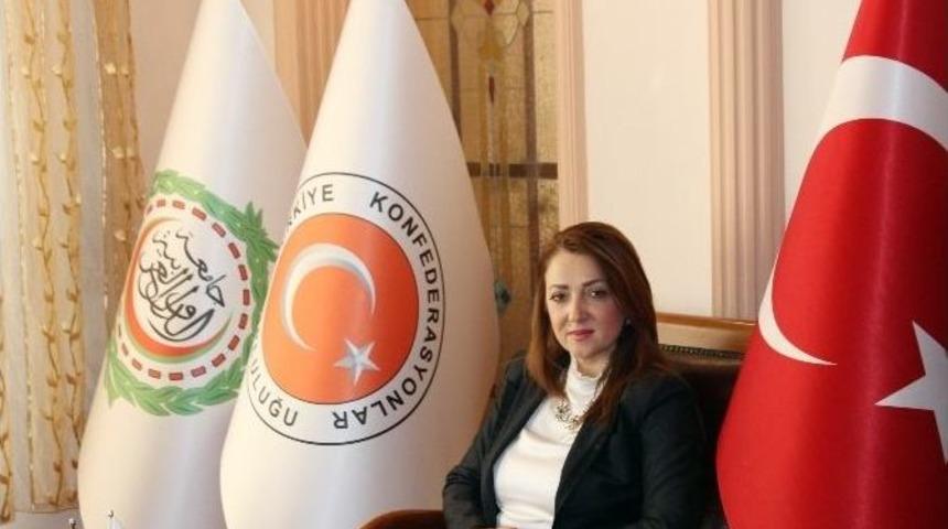 Nezaket Emine Atasoy&rsquo;a Yılın İş Kadını &Ouml;d&uuml;l&uuml;