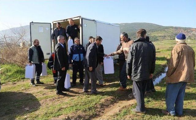 Torbalı Belediyesi’nden Suriyeli Ailelere Kışlık Yardımı