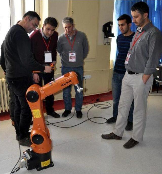 Cumhuriyet Üniversitesi'nde Robot Programcısı Yetiştirilecek