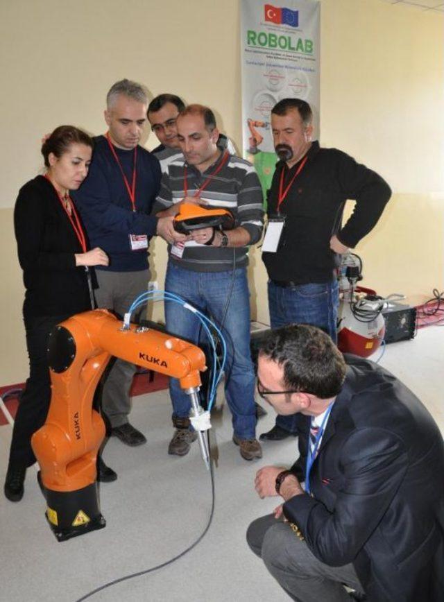 Cumhuriyet Üniversitesi'nde Robot Programcısı Yetiştirilecek