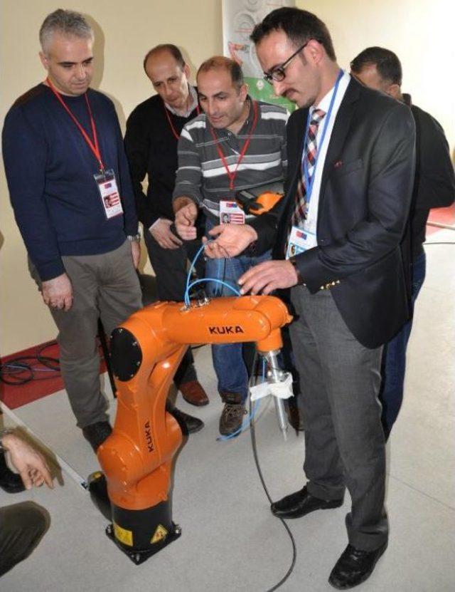 Cumhuriyet Üniversitesi'nde Robot Programcısı Yetiştirilecek