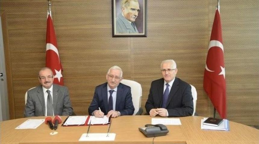 Hayırsever İş Adamından 100 Bin Tl Bağış