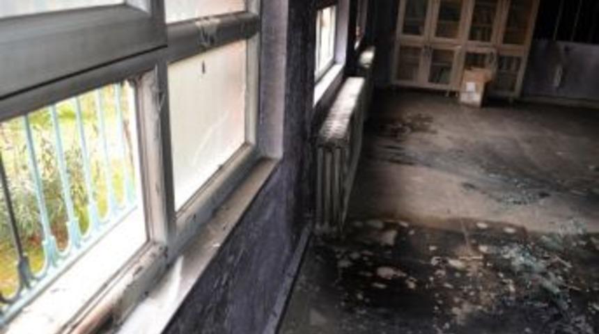 Mardin&rsquo;de Okul Binası Ateşe Verildi