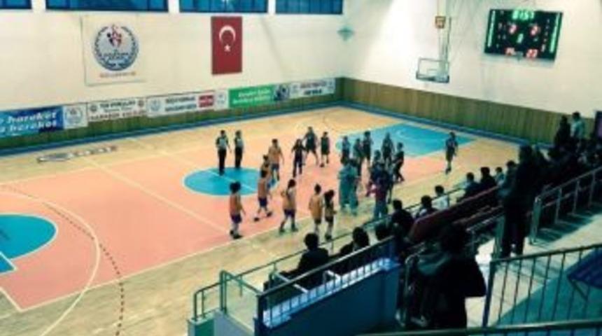 (&ouml;zel Haber) Basketbol Ma&ccedil;ında Kavga
