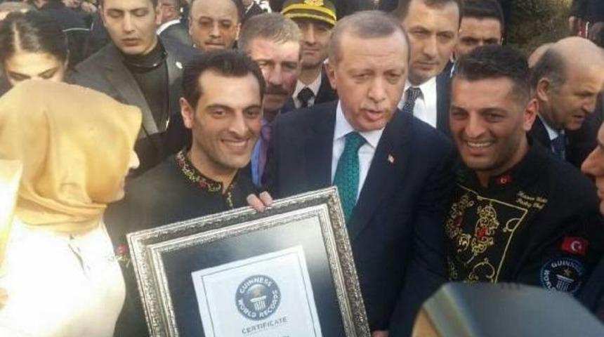 Cumhurbaşkanı Erdoğan, Rekortmen B&ouml;rek&ccedil;iyi Saraya Davet Etti