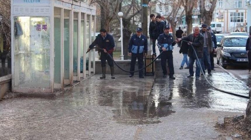 Sungurlu&rsquo;da Caddeler Yıkandı