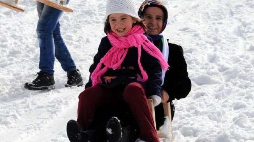 Baş&ccedil;iflik'de Kar Şenliği