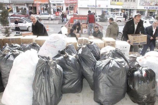 Hakkari’de Kobani’ye Yardımlar Devam Ediyor