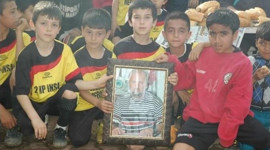 &Ouml;ğrencileri Bekir Hoca&rsquo;yı Unutmadı