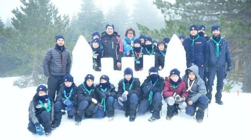 K&uuml;&ccedil;&uuml;k İzcilerden Uludağ&rsquo;da Eskimo Hayatı