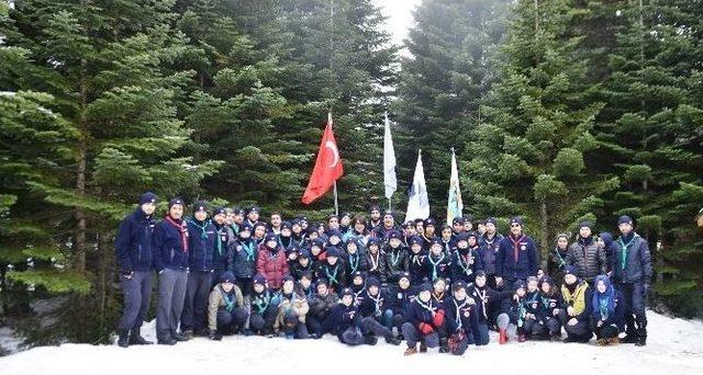 Küçük İzcilerden Uludağ’da Eskimo Hayatı