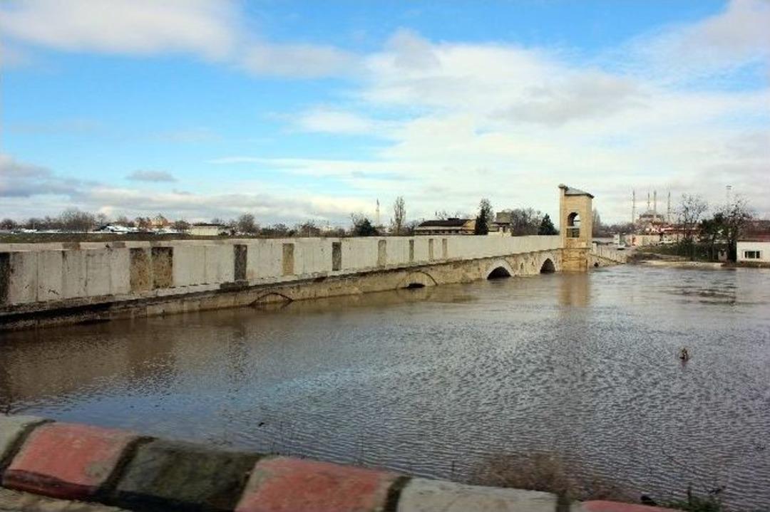 Edirne&rsquo;de Sel Sonrası Temizlik &Ccedil;alışmaları S&uuml;r&uuml;yor