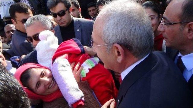 Balıklara Yem Atan Kılıçdaroğlu Halkçı Bir İktidar Diledi