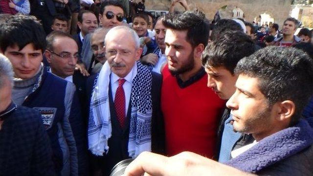 Balıklara Yem Atan Kılıçdaroğlu Halkçı Bir İktidar Diledi