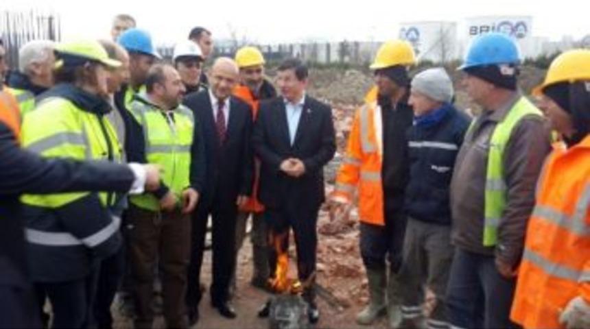 Başbakan Davutoğlu Kocaeli&rsquo;nde İş&ccedil;ilerle Buluştu