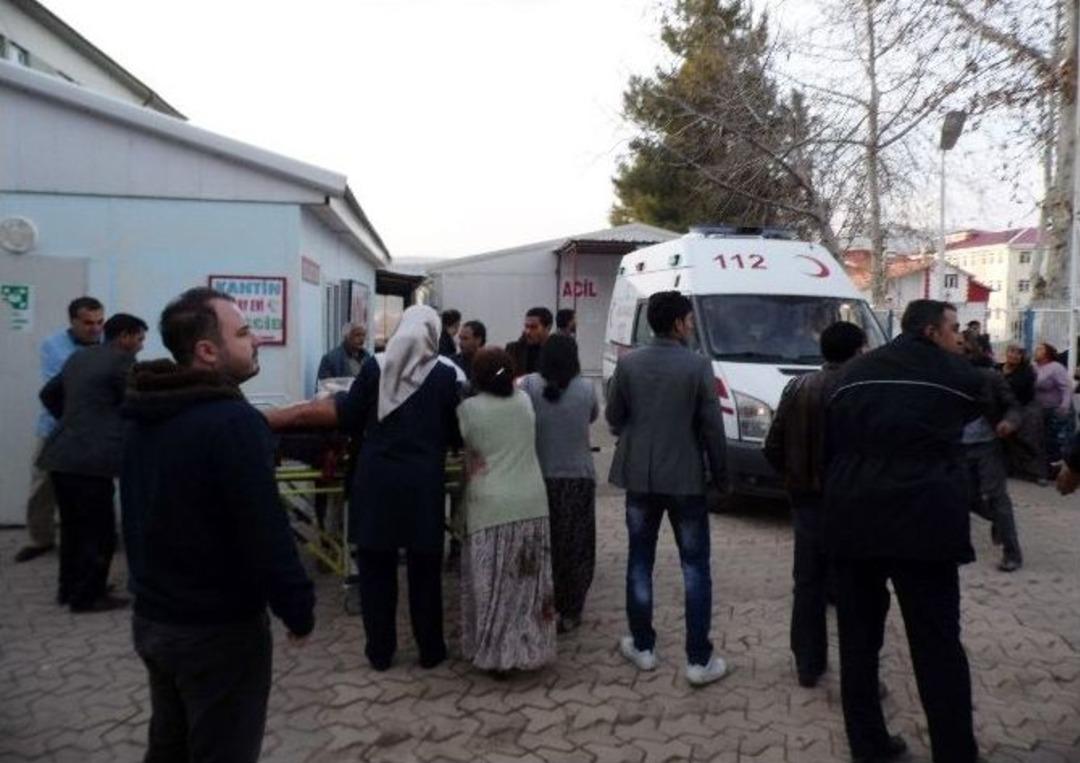 Adıyaman&rsquo;da 3 Aile Arasında Silahlı Kavga: 1&rsquo;i Polis 12 Yaralı