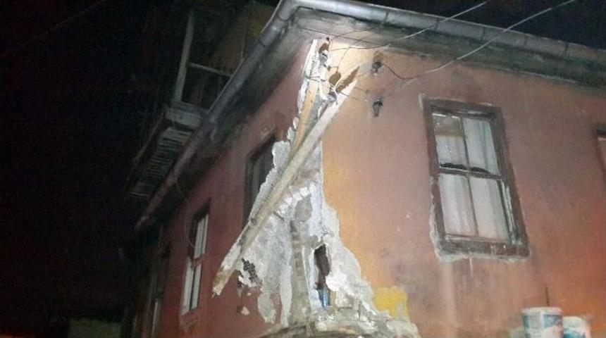 Kamyonet Evin Duvarına &Ccedil;arptı