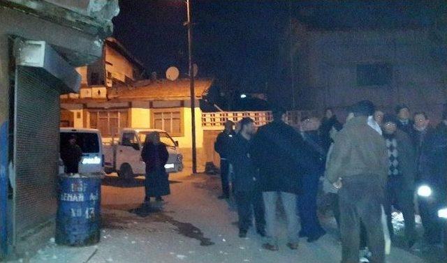 Kamyonet Evin Duvarına &Ccedil;arptı 2