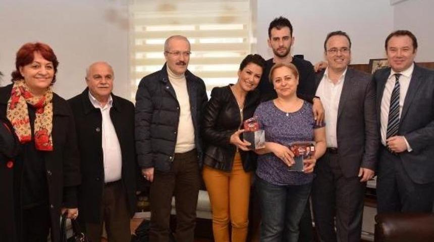 Altıeyl&uuml;l Belediyesi'nden &Uuml;nl&uuml;lerle &Ccedil;at Kapı Ziyaret